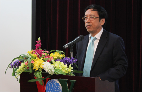 ພົບປະພະນັກງານ,ນັກຂ່າວລຸ່ນຕ່າງໆຢູ່ນະຄອນໂຮ່ຈິມິນ